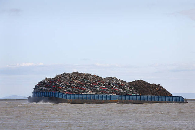 Khian Sea: a barcaa de lixo errante