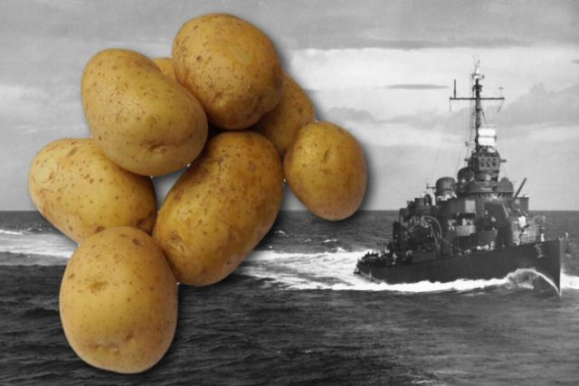 O contratorpedeiro americano que atacou um submarino japons jogando batatas nele