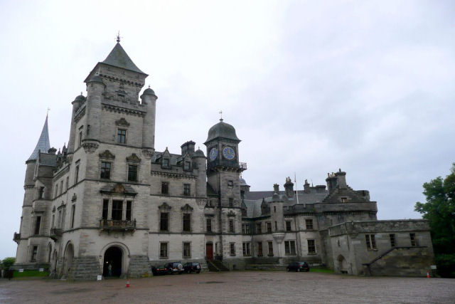 O Castelo Dunrobin nas Highlands escocesas  continuamente habitado desde 1300