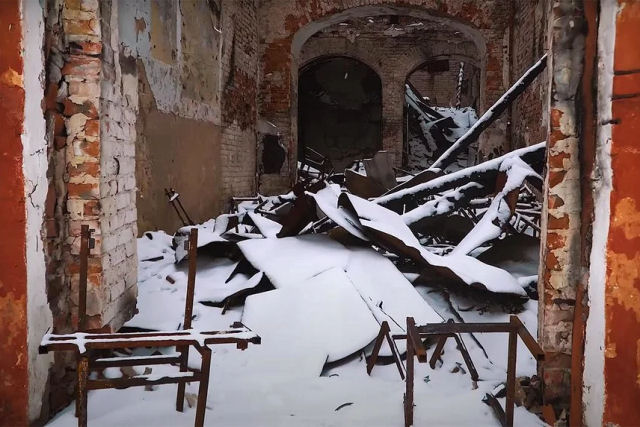 Uma caminhada em 4K pelas ruínas de Izium, uma das primeiras cidades ucranianas invadidas pela Rússia