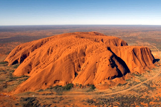 O monumental Uluru realmente  um monlito?