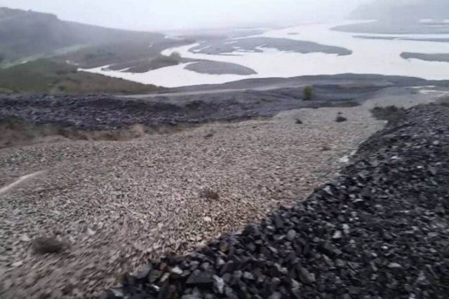 O ciclone que criou um rio barulhento feito de rochas na Nova Zelndia