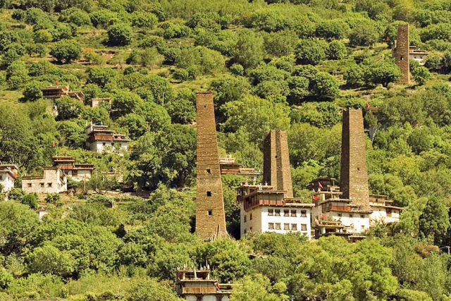 As incrveis torres milenares do Himalaia que ningum sabe quem construiu e para qu