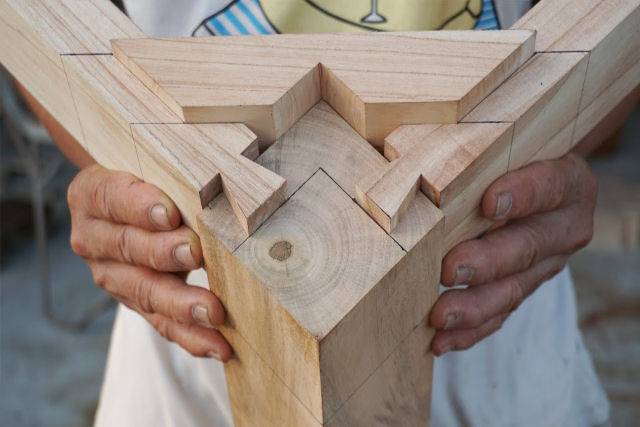 Veja um carpinteiro japons tradicional fazer mais de 190 juntas diferentes