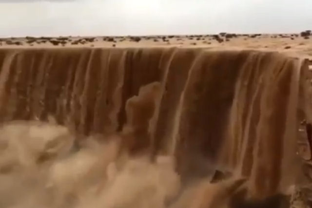 A verdade sobre as cachoeiras de areia na Arábia Saudita