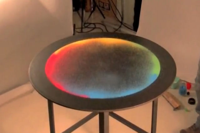 Figuras de Chladni: visualizando o som usando areia da cor do arco-ris