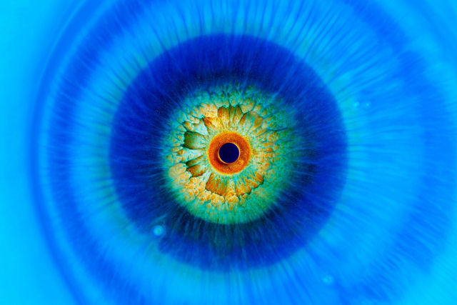 Hipnotizante curta-metragem 'Space Iris' traz fenômenos cósmicos para a Terra