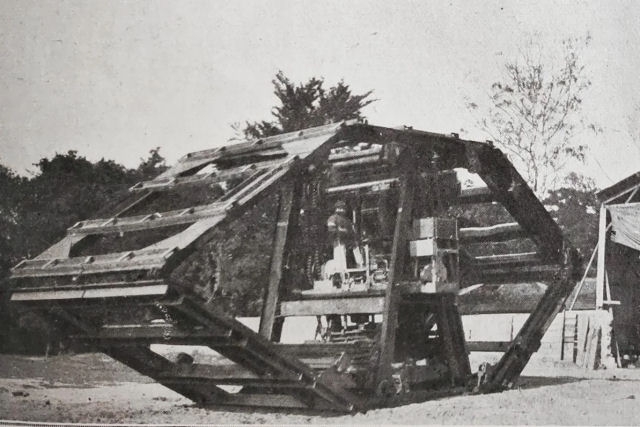 A mquina Boirault, construda em 1915,  considerada a av do tanque de guerra