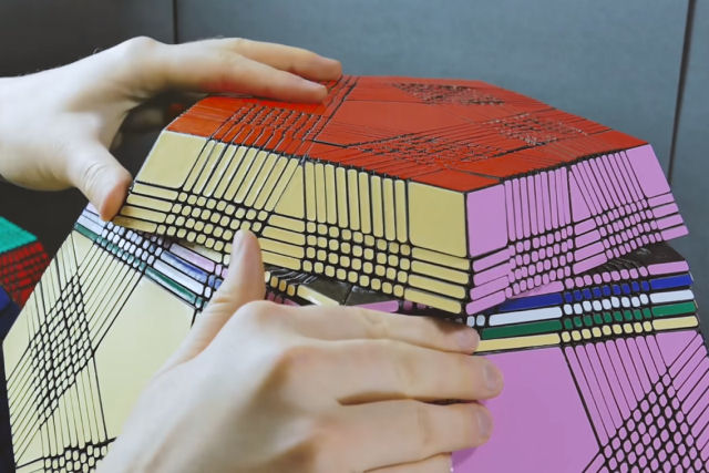 Minx Of Madness é um quebra-cabeça estilo Rubik que quebra recordes com 5.993 peças móveis