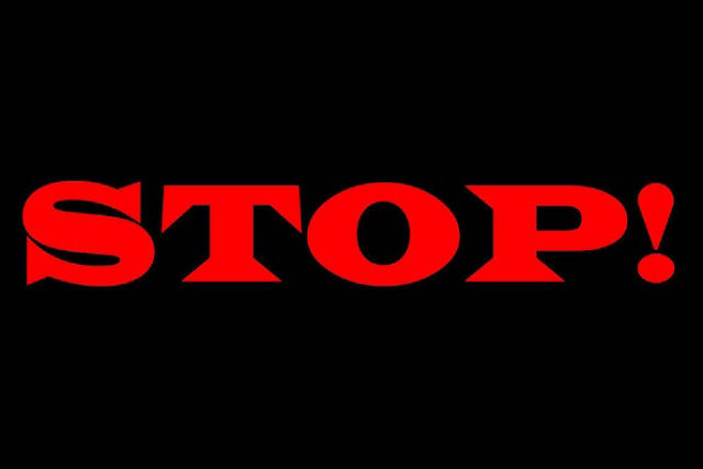 Um supercut de músicas que 'param' na palavra 'Stop'