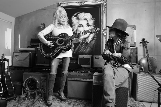 Dolly Parton canta um cover poderoso do hino das 4 Non Blondes 'What's Up?' com Linda Perry