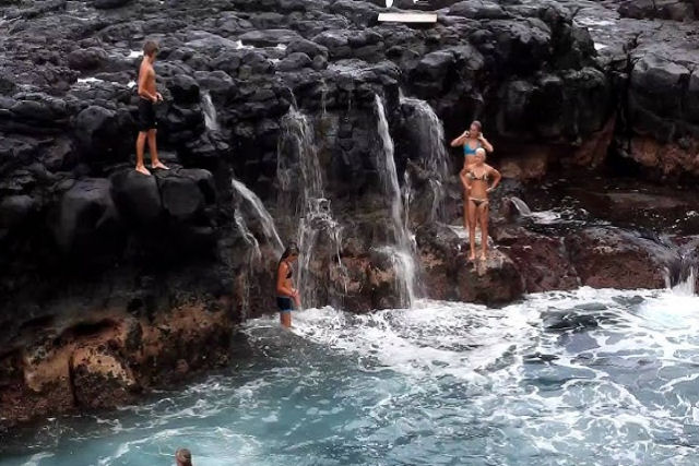 Esta piscina natural é possivelmente o lugar mais perigoso de Kauai
