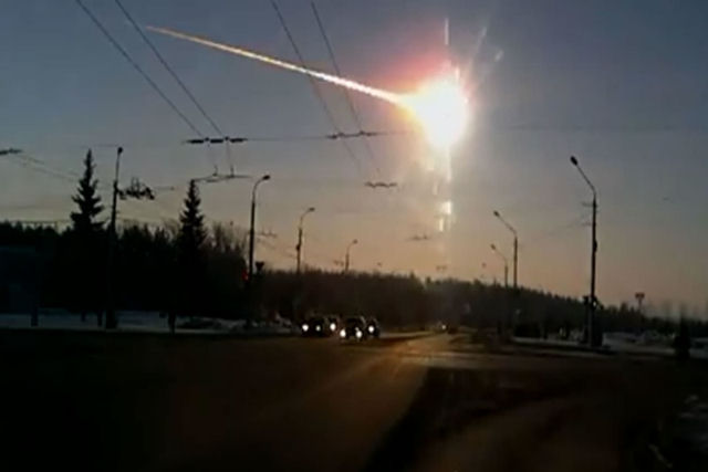 Assista as imagens incrveis da queda de um meteorito na Rssia em 2013