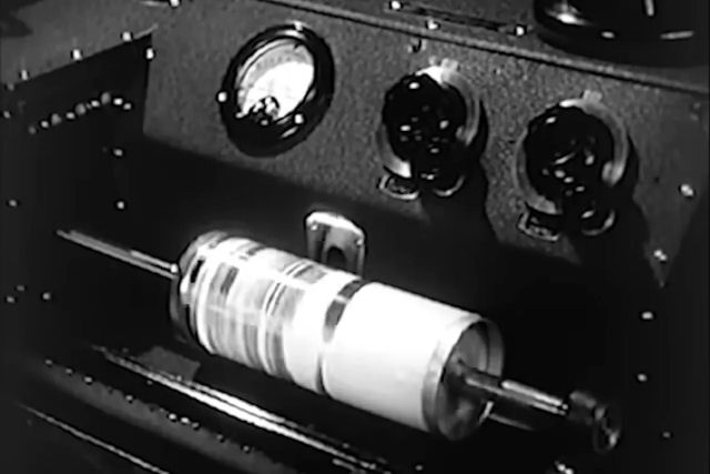 Como as fotografias de notícias eram transmitidas na década de 1930 usando a nova tecnologia Wirephoto?