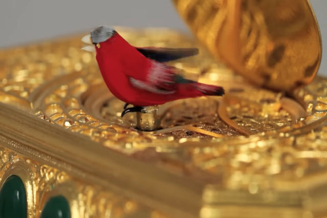 Como funcionam as antigas caixas de música de pássaros cantores?