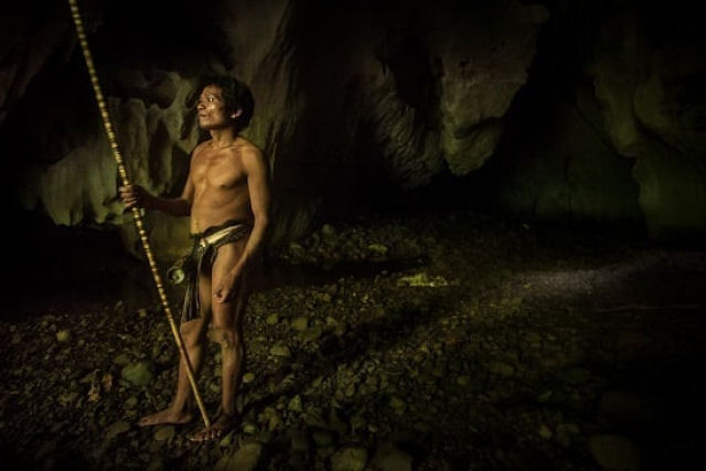 Uma tribo filipina isolada vive dentro da cratera de um vulco