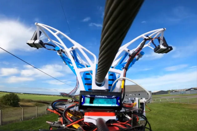 Drones esto usando linhas de energia para recarregar, o que pode dar errado?