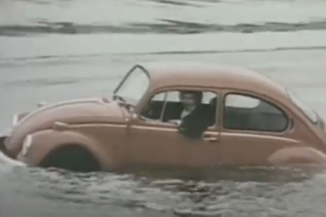 Anncio do Fusca de 1972 mostra que ele podia flutuar na gua