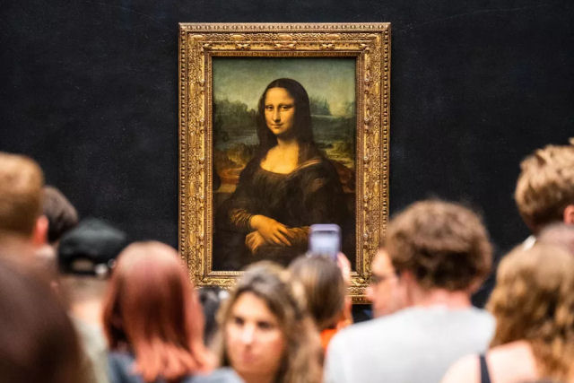 O Louvre considera transferir a Mona Lisa para cmara subterrnea para acabar com a 'decepo pblica'