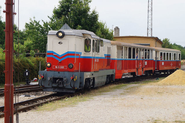 Singular ferrovia hngara  operada exclusivamente por crianas entre 10 e 14 anos