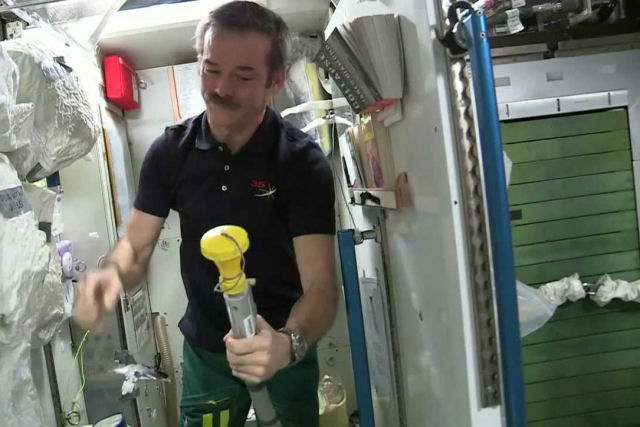 Como os astronautas conseguem gua potvel na ISS?