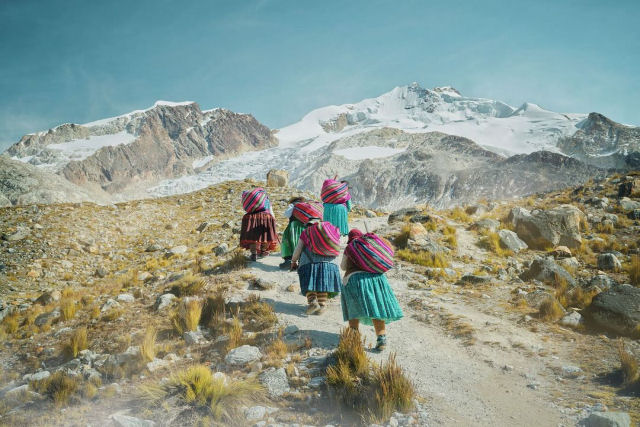 A chegada das 'Cholitas Escaladoras' ao pico mais alto das Amricas