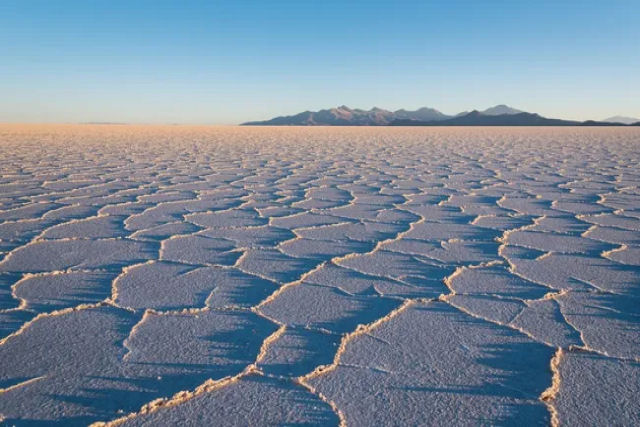 Alm de ser o maior deserto de sal do mundo, o Salar de Uyuni tem o maior reservatrio de ltio