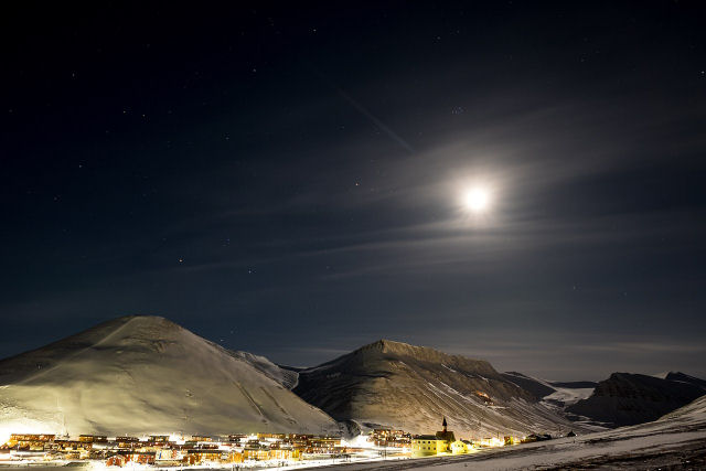 Para sair de casa em Longyearbyen  obrigatrio o porte de um rifle