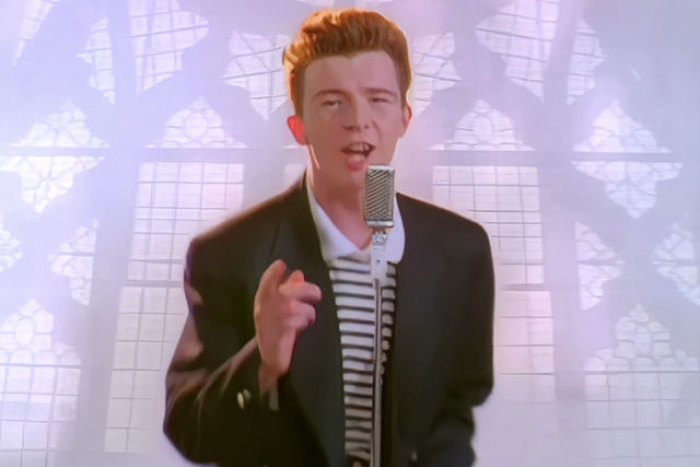 Como a icnica cano de Rick Astley 'Never Gonna Give You Up' se tornou o infame meme 'Rickrolling'?