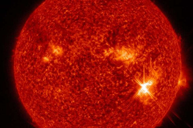 O Sol lanou ontem uma exploso solar da classe X9.0, a maior desde 2017, e atingir a Terra nos prximos dias