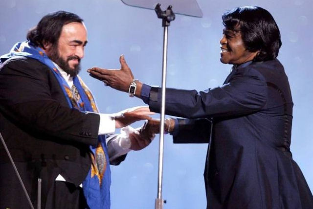 A noite quando Luciano Pavarotti e James Brown cantaram It's a Man's World juntos