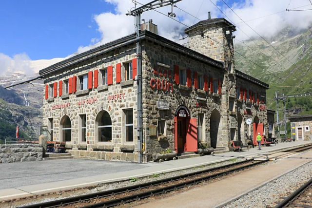 O hotel onde o turismo de massa no chega pois durante 12 horas por dia  impossvel chegar a ele