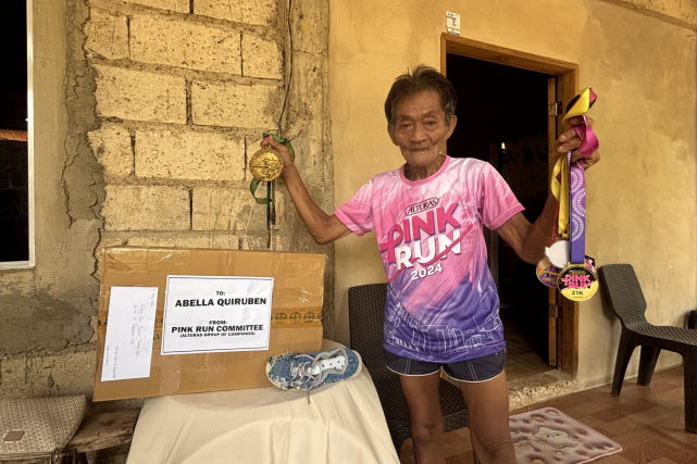 Atleta de 75 anos com tnis rasgados terminou meia maratona em menos de duas horas