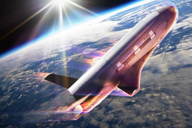 O avio espacial secreto da Fora Espacial dos EUA realiza manobras inditas