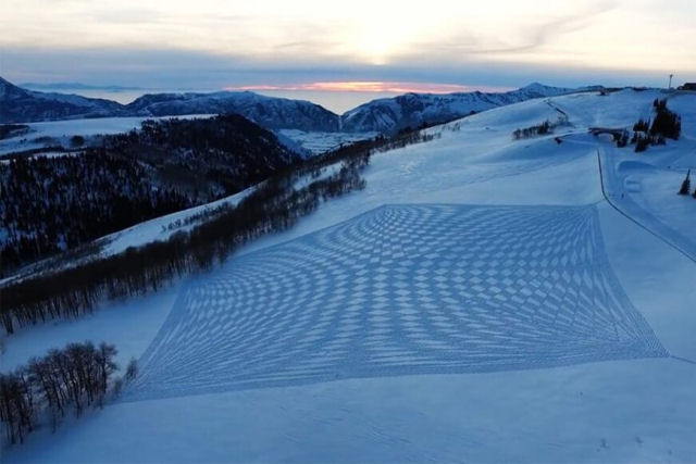 Os belos desenhos geomtricos expansivos pisoteados na neve