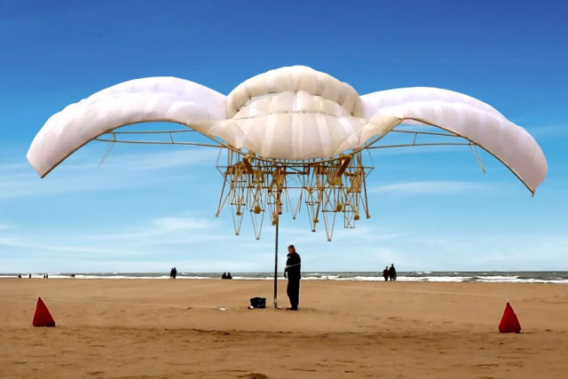 A notvel evoluo do design de engenharia por trs dos strandbeesten de Theo Jansen