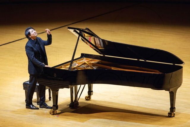 Assista  apresentao de tirar o flego do famoso pianista Lang Lang na Notre-Dame