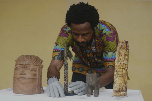 Holanda devolve 119 obras de arte histricas de bronze saqueadas  Nigria