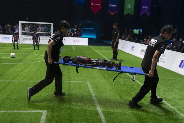 Robs humanoides da China geram mais entusiasmo no futebol do que humanos
