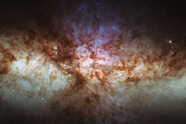 Foto superbrilhante da galxia mostra como o Webb supera o Hubble