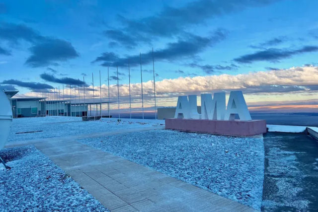 O evento extraordinrio desligou temporariamente o equipamento do Observatrio ALMA e a neve atingiu a principal instalao de operaes do telescpio pela primeira vez em 12 anos.