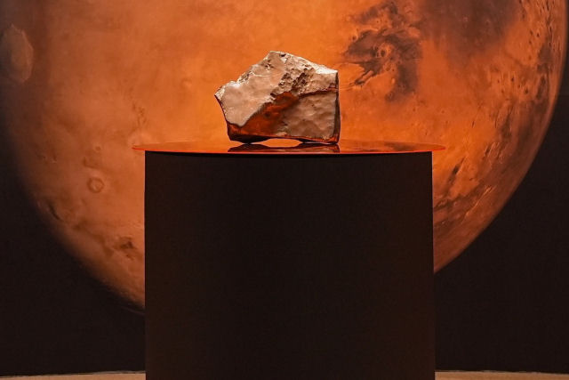 Maior meteorito marciano j encontrado na Terra  vendido por R$ 24 milhes em leilo