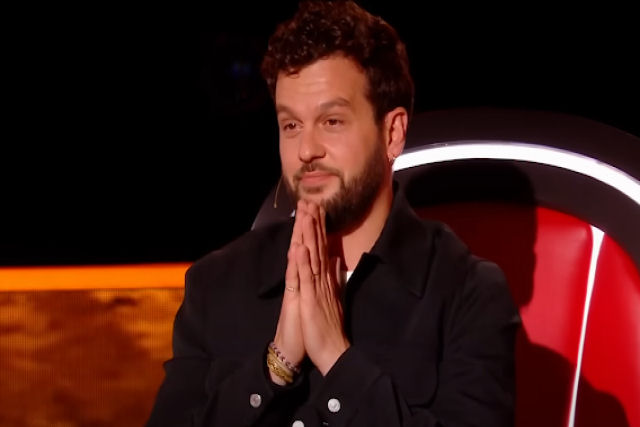 Adolescente leva astro pop s lgrimas ao cantar sua msica no The Voice