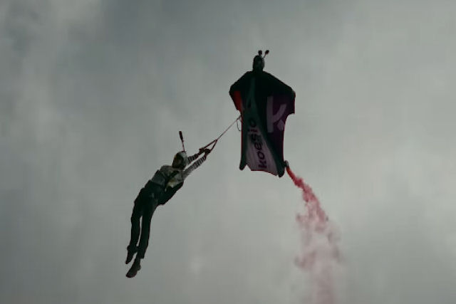 Veja o salto-base nos fiordes da Noruega e sinta seu estmago revirar