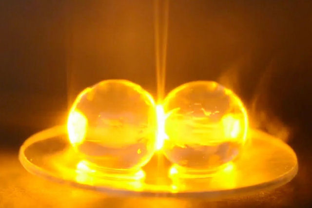 Por que uvas aquecidas no micro-ondas explodem e criam plasma?