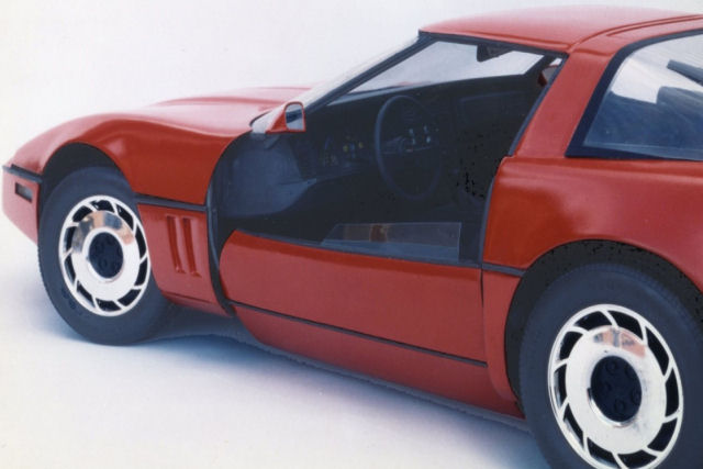Na dcada de 1990, uma empresa um sistema de portas automotivas ocultas