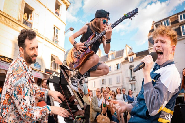 Flashmob fantstico em Paris apresenta 'Bohemian Rhapsody'