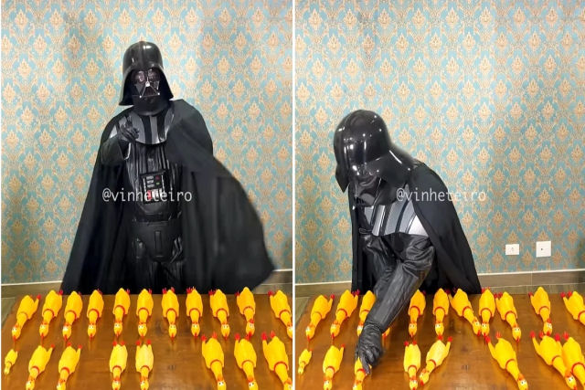 Pianista vestido de Darth Vader toca a 