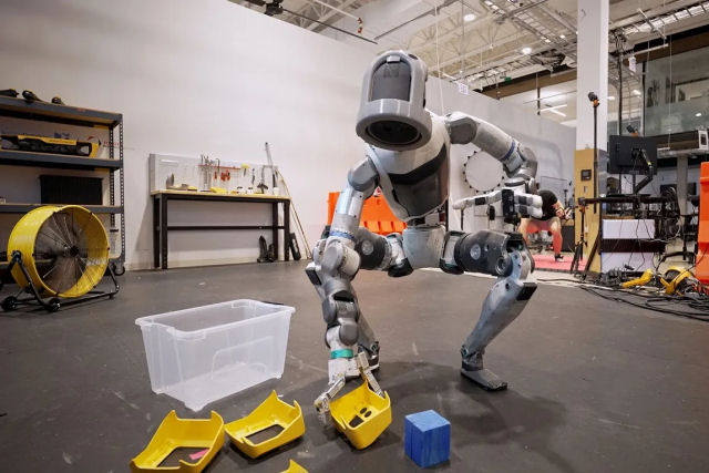 Como a 'mo' do rob humanoide Atlas da Boston Dynamics evoluiu ao longo do tempo