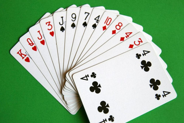 De quantas maneiras voc pode organizar um baralho de cartas?